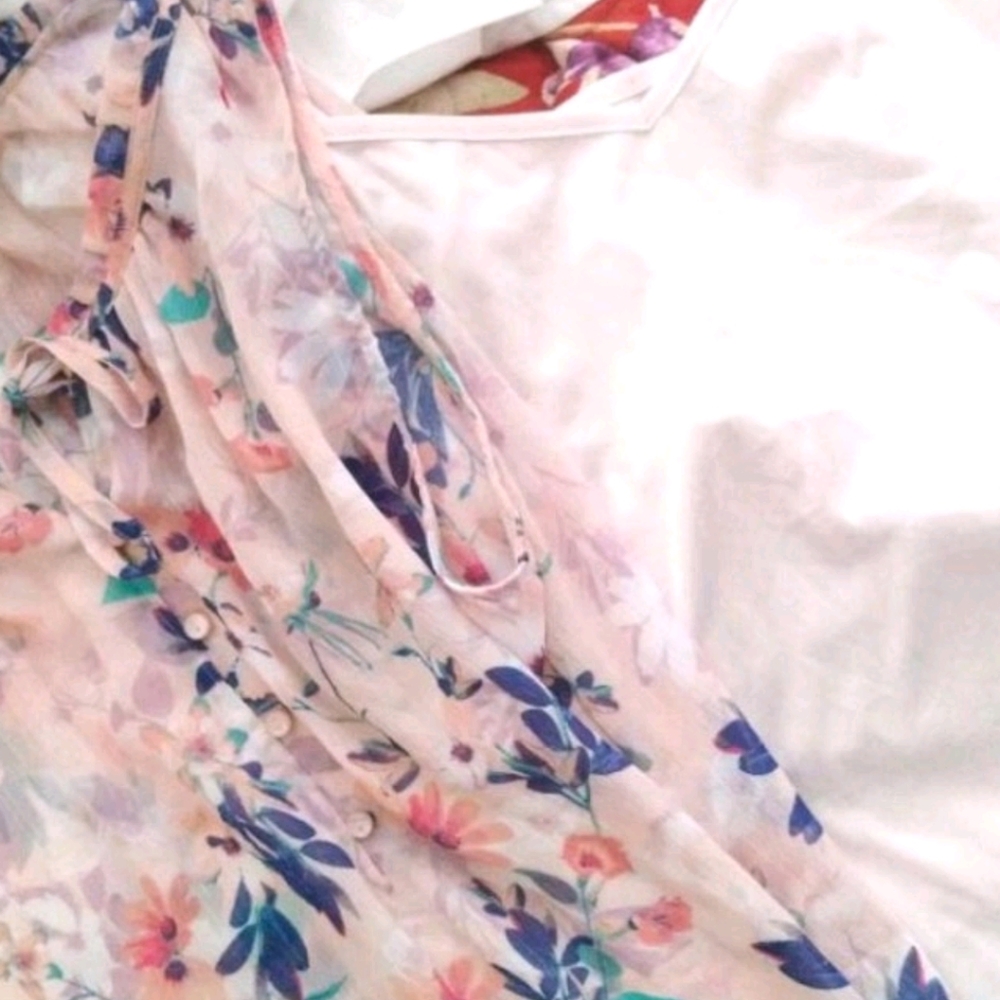 See threw foral shirt with tank top